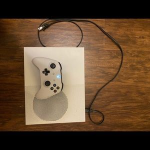 Xbox One S w/Controller